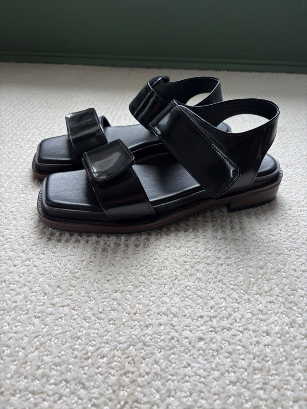 Amomento glossed leather sandal